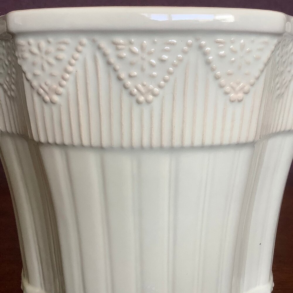 EUC Harry & David Bone Colored Ceramic Planter - Picture 6 of 9